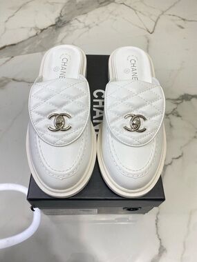 CHANEL Quilted Turnlock Logo Mule Slip-On Lambskin Slide Sandals Women's Size 39